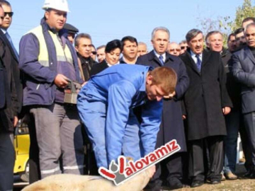 Vali Civelek, Yeşil Cami’nin Temelini Attı