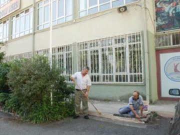 Yalova Lisesi'nde Bakım Erken Başladı