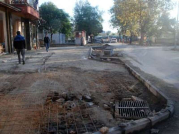 İstanbul Caddesi’nde Kaldırımlara Kısmi Düzenleme