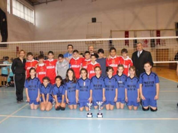 Yalova Küçük Kız Erkek Voleybol Müsabakaları Yapıldı