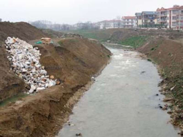 Dere Islahında Yaşanan Toprak Kayması Korkutuyor