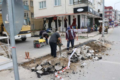 Yağmur Suyu Ve Izgaralar Bakımdan Geçiyor