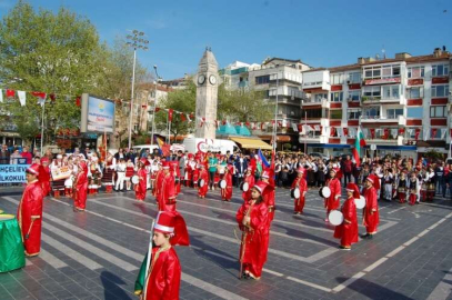 Uluslararası 23 Nisan Çocuk Halk Oyunları Şenliği Başladı