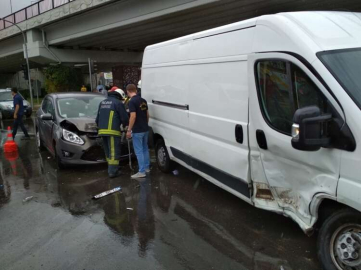 Yalova’da Zincirleme Trafik Kazası: 2 Yaralı