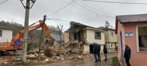 Köylerdeki Metruk Binalar Yıkılıyor