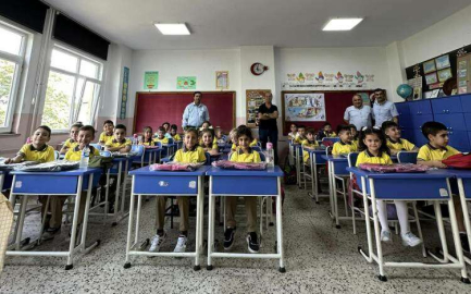 Canbay'dan Öğrencilerine Okul Hediyesi