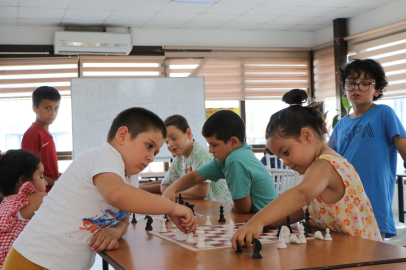 Çiftlikköy’de Çocuklar Satrançla Gelişiyor