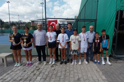 Yalova Tenis Ve Dağcılık Kulübü’nde Sporcular Rüzgar Gibi Esti