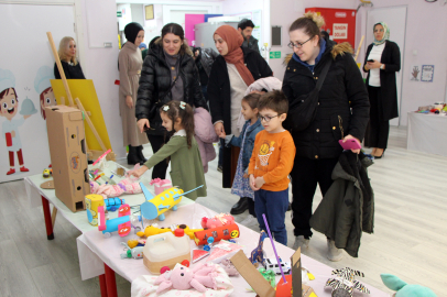 Atık Malzemelerden Yaptıkları Oyuncakları Depremzede Çocuklara Gönderecekler